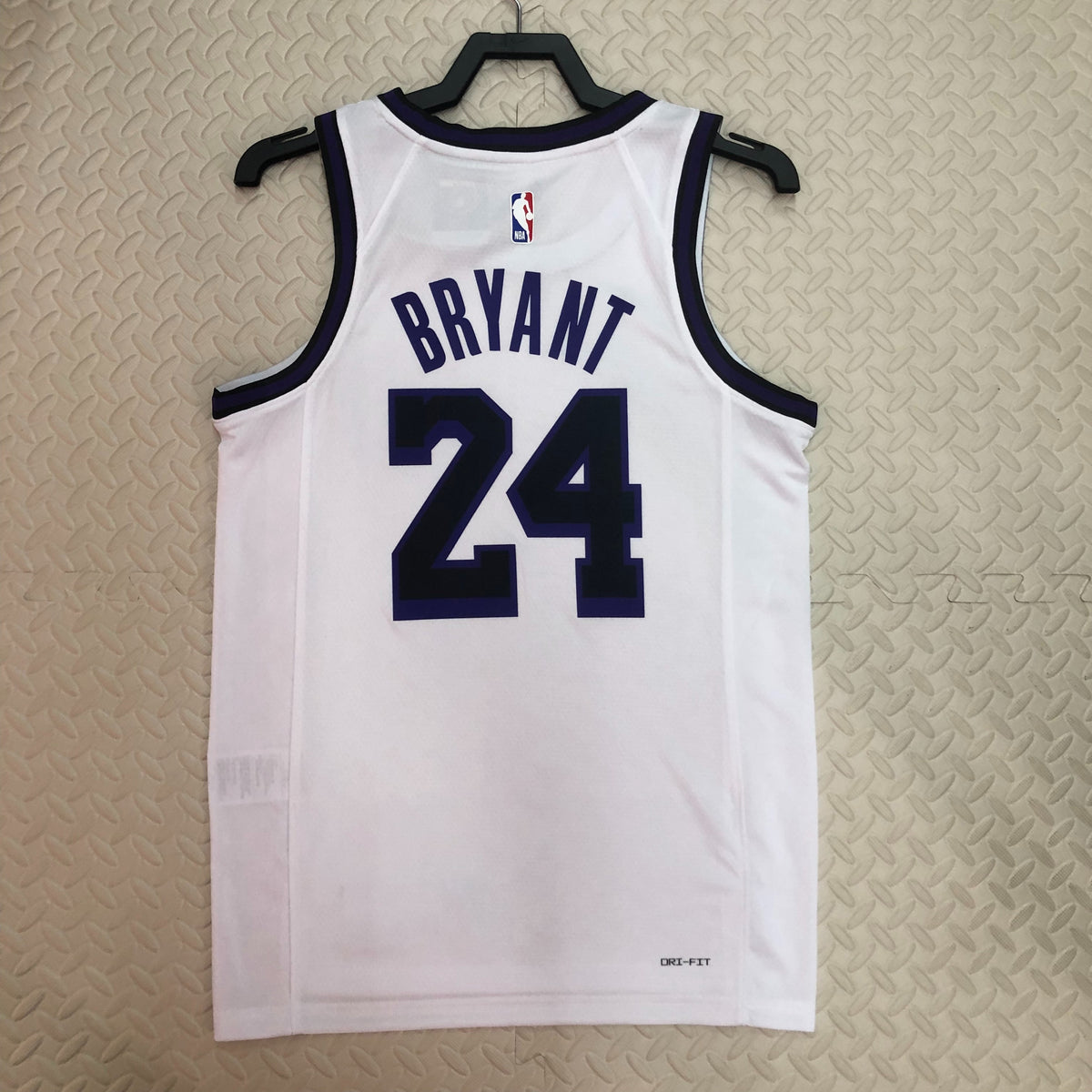 Camiseta retro blanca de los Lakers
