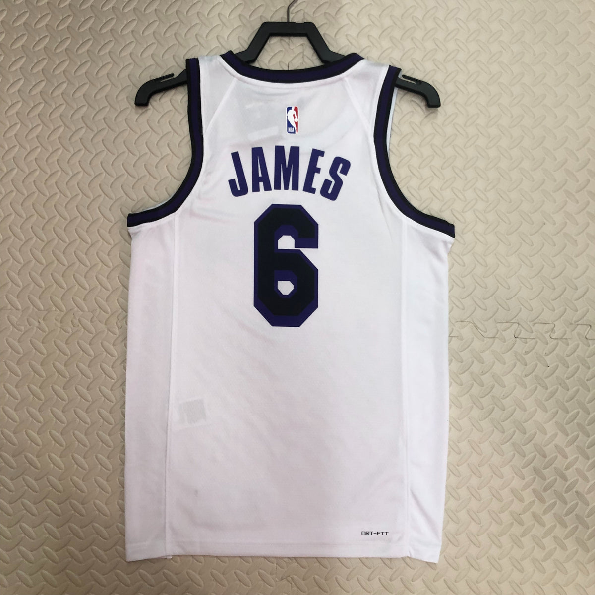 Camiseta retro blanca de los Lakers